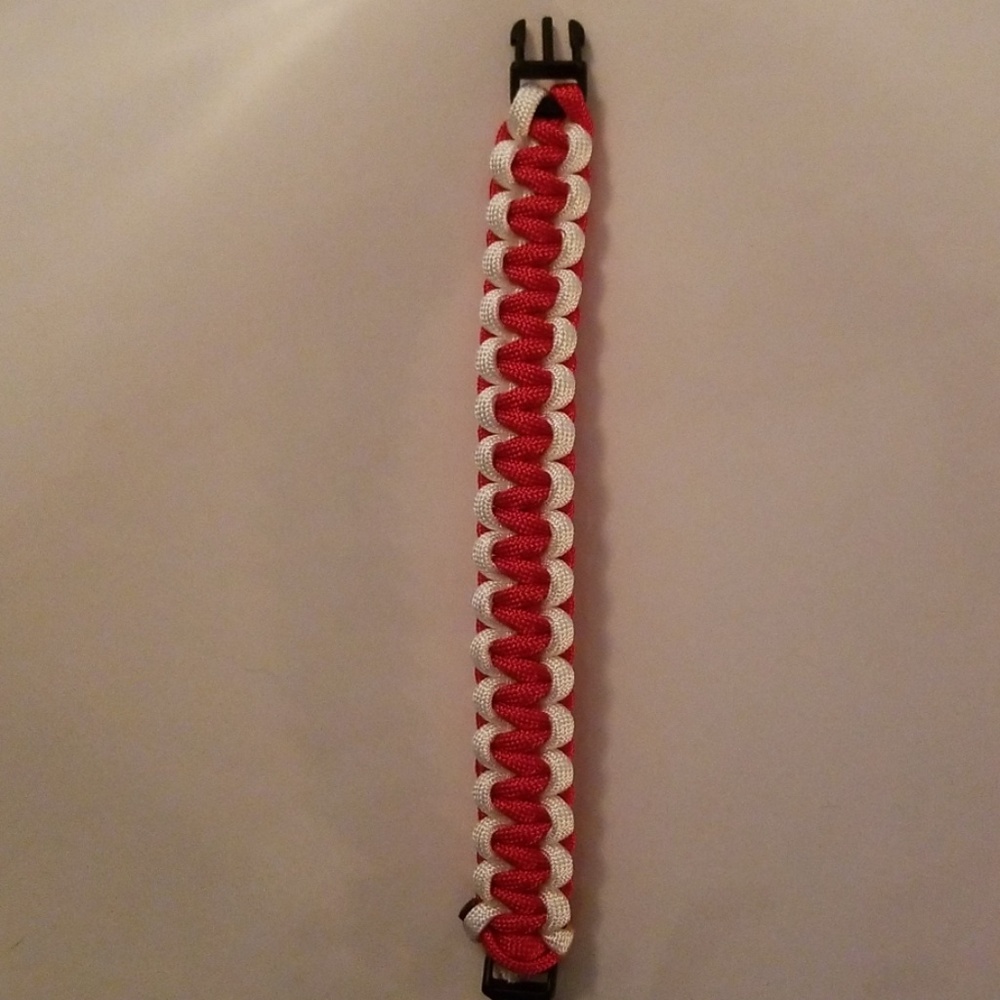 Handcrafted paracord bracelet red and white
